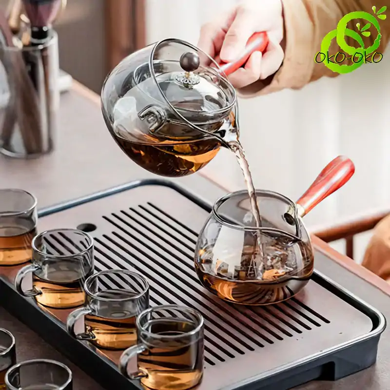 Théière Rotative en Verre 500 ml | OkO-OKO™ Belle Théière rotative pendant le service oko-oko
