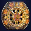 Roue du Dharma dorée ou Dharmachakra aux détails précieux et dorés | OkO-OKO™ Roue du Dharma dorée ou Dharmachakra aux détails précieux et dorés