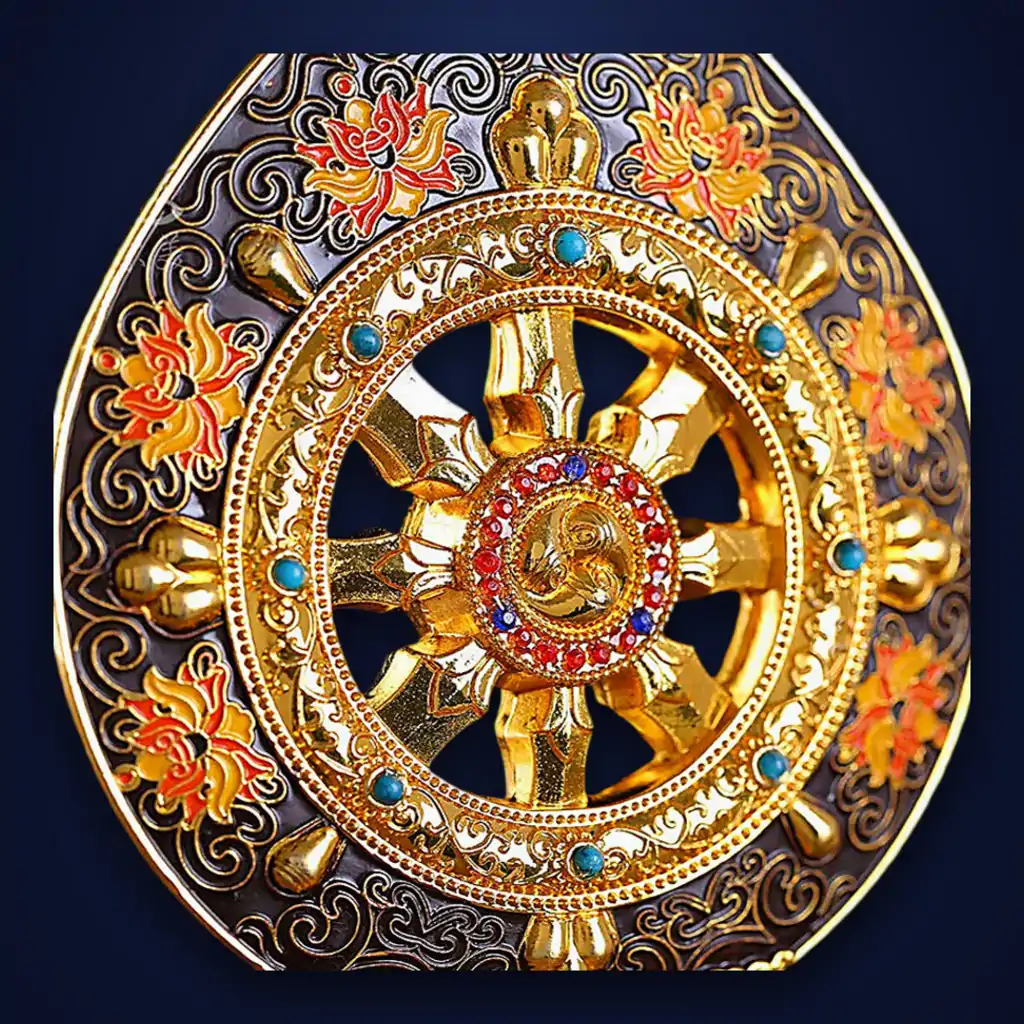 Roue du Dharma dorée ou Dharmachakra aux détails précieux et dorés | OkO-OKO™ Roue du Dharma dorée ou Dharmachakra aux détails précieux et dorés