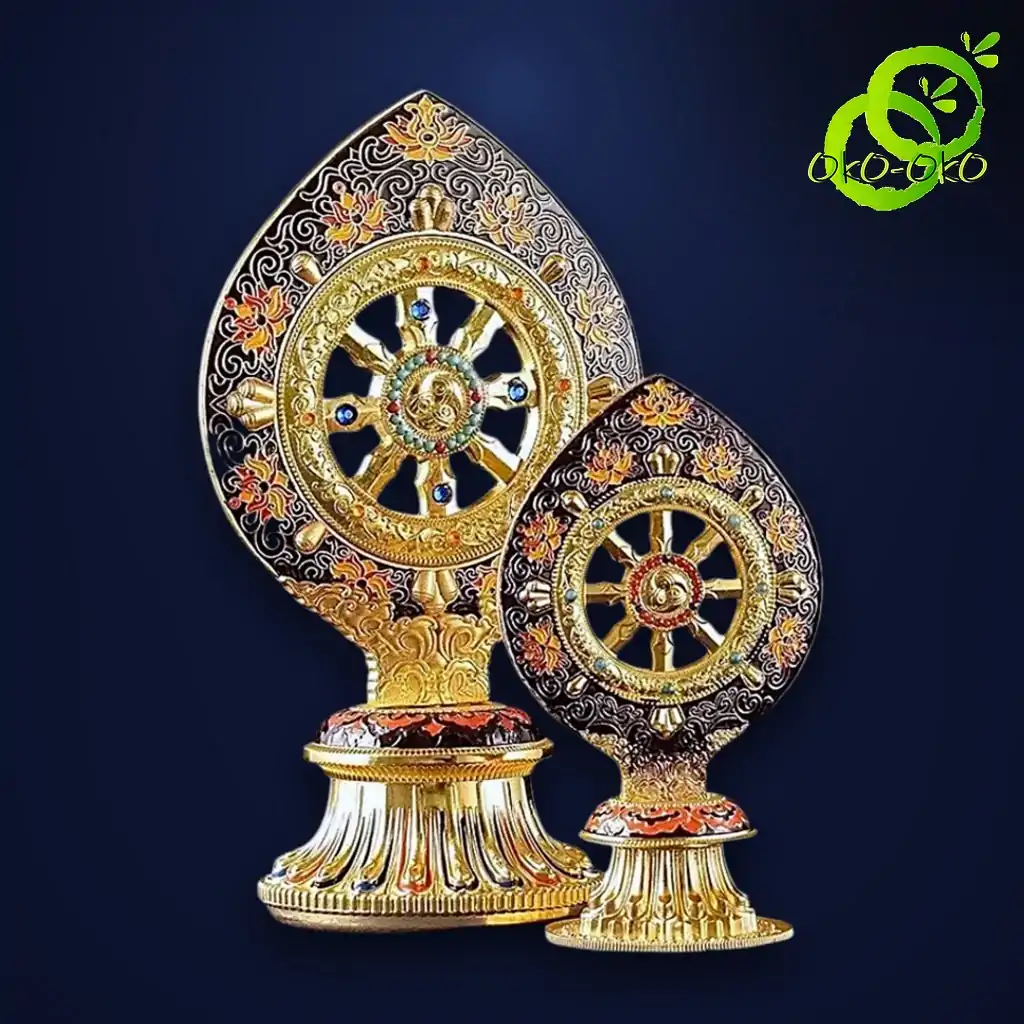 Roue du Dharma dorée ou Dharmachakra aux détails précieux et dorés | OkO-OKO™ Two sizes of an ornate roue dharma doree dharmachakra featuring gold metal and intricate floral engravings on navy blue
