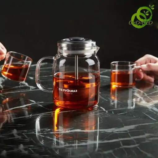 Glass Teapot with Retractable Filter | OkO-OKO™ théière verre filtre transparente avec système de filtration ascendant descendant sur table noire marbrée